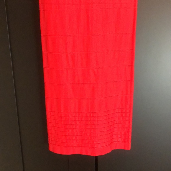 ♥️💋 NWT! Red Hot Bodycon Bebe Dress. Sizzle in this stunner! Size M/L - Picture 5 of 12